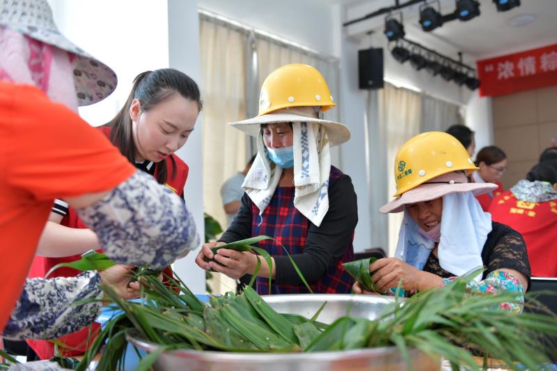 “濃情粽意,共享溫暖”包粽子活動.jpg